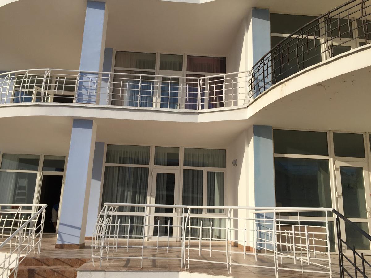 Town-House Golden Bugaz Apartment Karolino-Buhaz Exterior photo